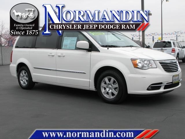 Chrysler Town and Country 2012 photo 5