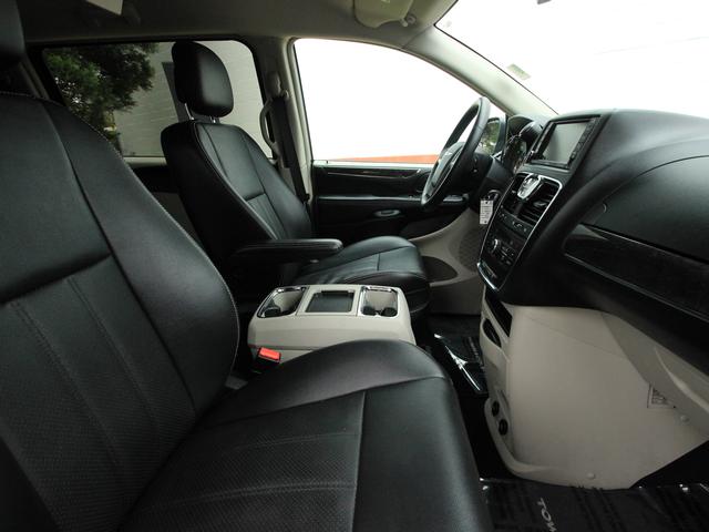 Chrysler Town and Country 2012 photo 4