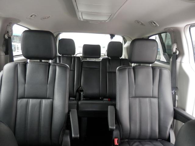 Chrysler Town and Country 2012 photo 4