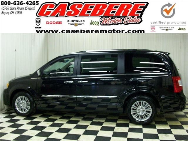 Chrysler Town and Country 2012 photo 1