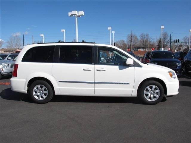 Chrysler Town and Country 2012 photo 4