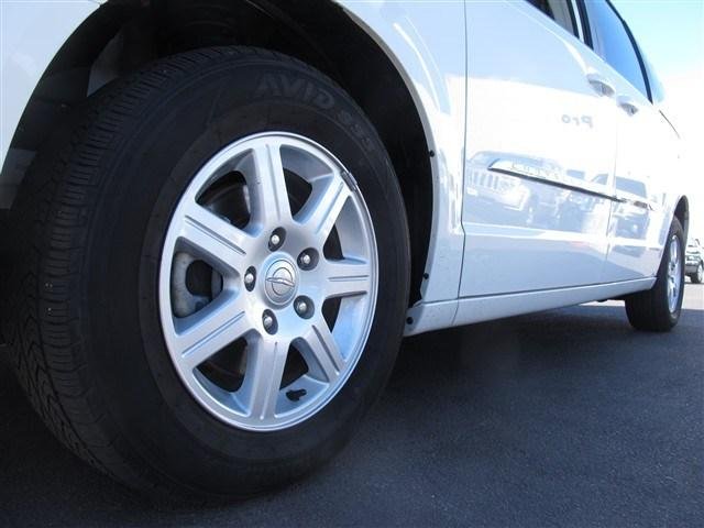 Chrysler Town and Country 2012 photo 5