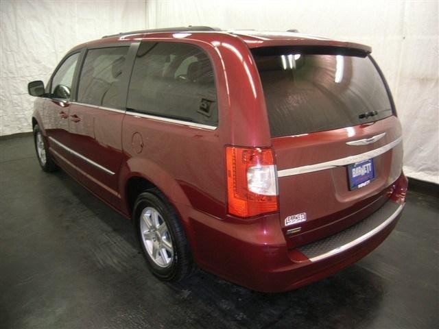 Chrysler Town and Country 2012 photo 4