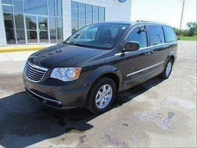 Chrysler Town and Country 2012 photo 1