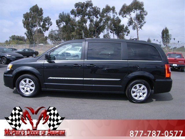 Chrysler Town and Country 2012 photo 4