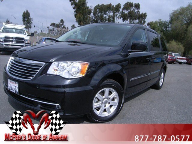 Chrysler Town and Country 2012 photo 5
