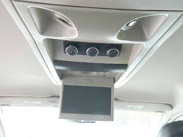 Chrysler Town and Country 2012 photo 3