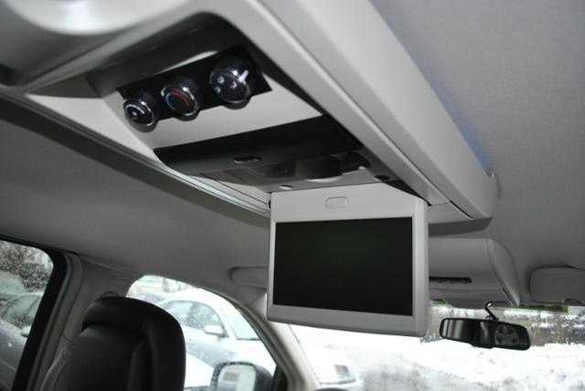 Chrysler Town and Country 2012 photo 1