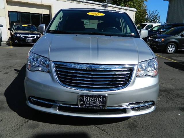 Chrysler Town and Country 2012 photo 1