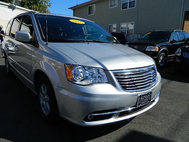 Chrysler Town and Country 2012 photo 4