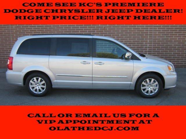 Chrysler Town and Country Limited NAV 4X4 MiniVan
