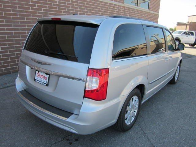 Chrysler Town and Country 2012 photo 4