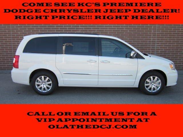 Chrysler Town and Country Limited NAV 4X4 MiniVan