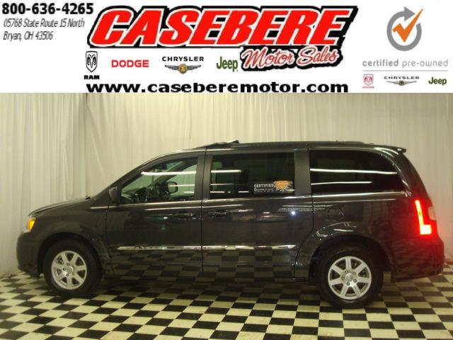 Chrysler Town and Country 2012 photo 3