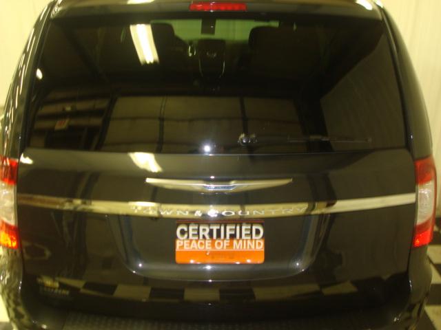 Chrysler Town and Country 2012 photo 5