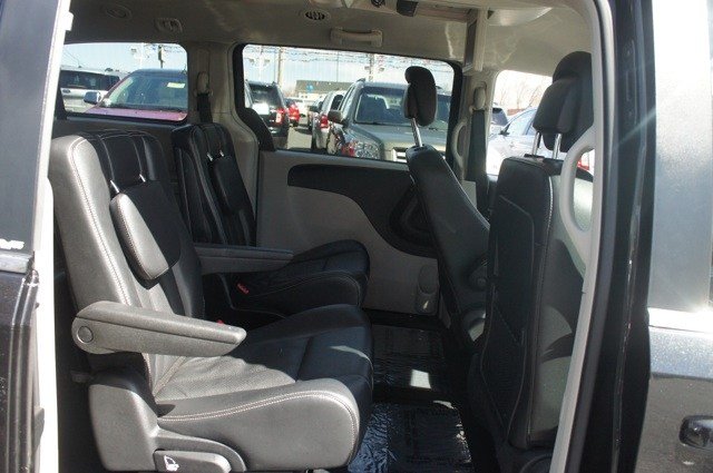 Chrysler Town and Country 2012 photo 5