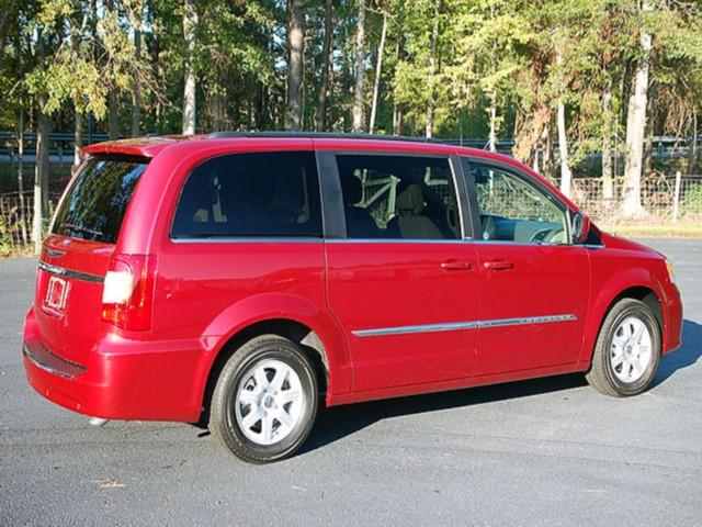 Chrysler Town and Country 2012 photo 5