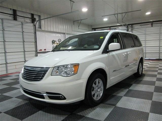 Chrysler Town and Country 2012 photo 4