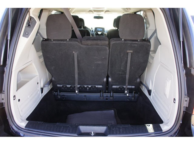 Chrysler Town and Country 2012 photo 1