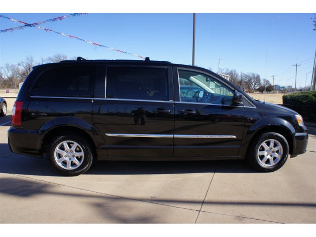 Chrysler Town and Country 2012 photo 5