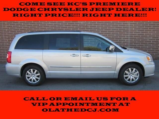 Chrysler Town and Country Limited NAV 4X4 MiniVan