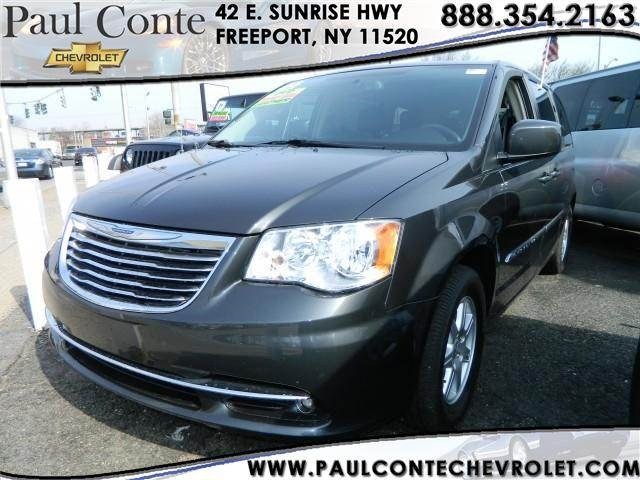 Chrysler Town and Country 2012 photo 3