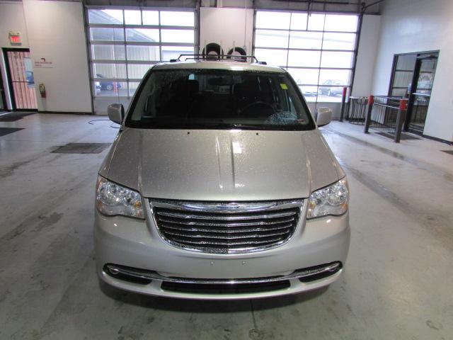 Chrysler Town and Country 2012 photo 1
