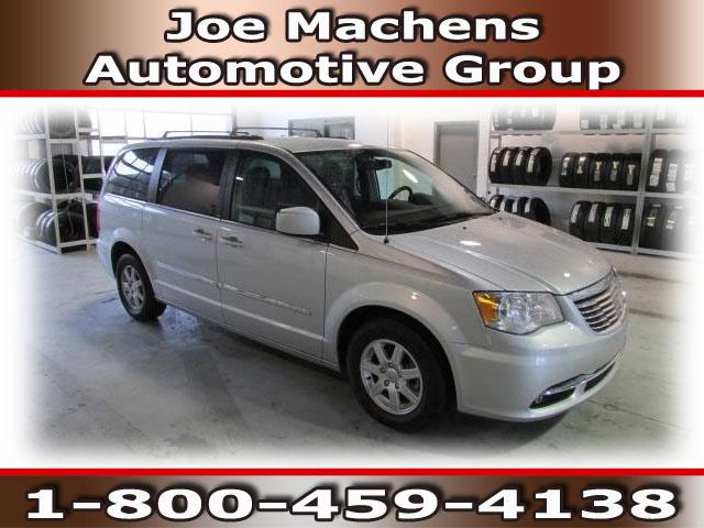 Chrysler Town and Country 2012 photo 5