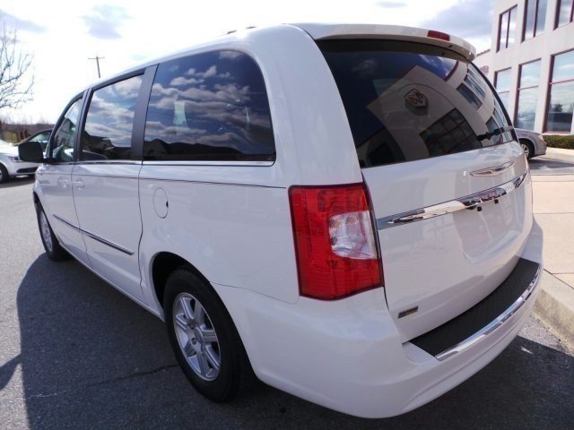 Chrysler Town and Country 2012 photo 1