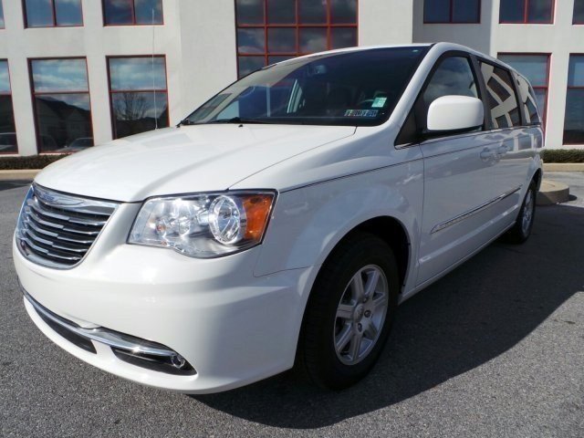 Chrysler Town and Country 2012 photo 4