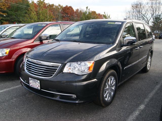Chrysler Town and Country Limited NAV 4X4 MiniVan