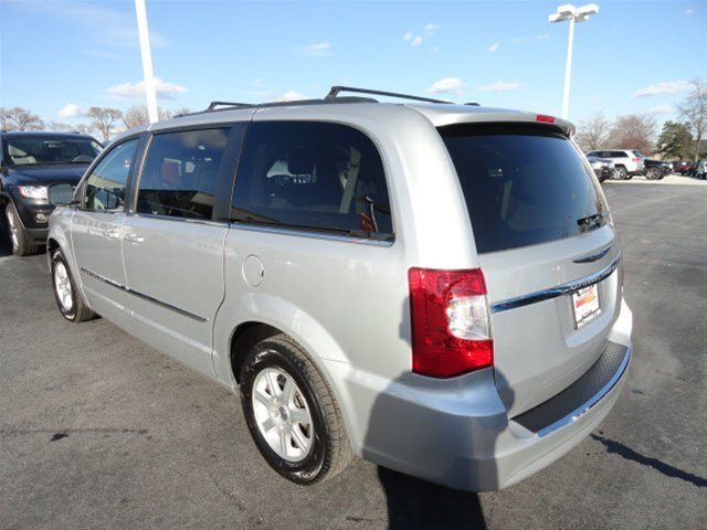 Chrysler Town and Country 2012 photo 4