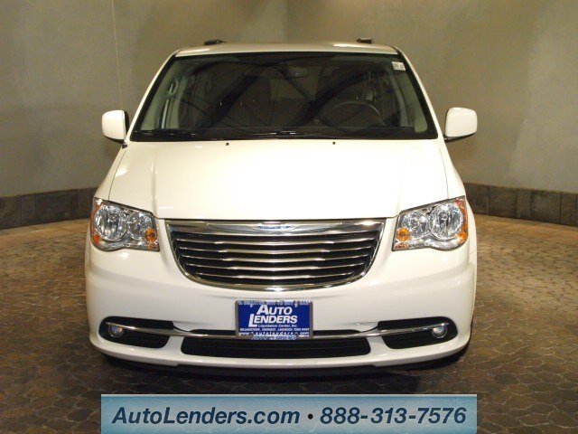 Chrysler Town and Country 2012 photo 3