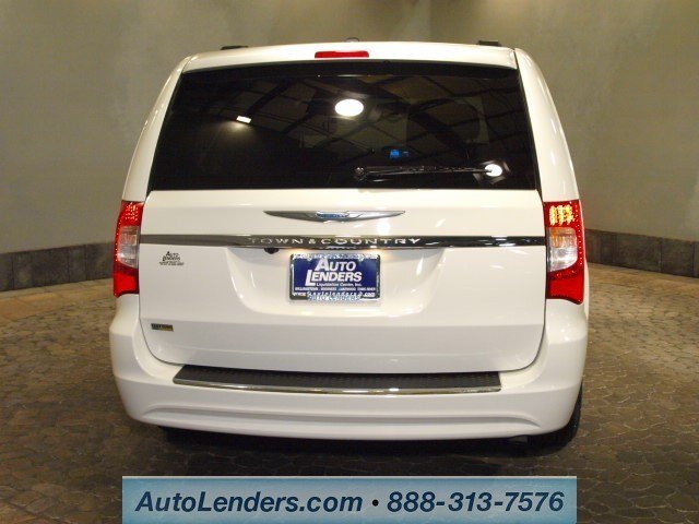 Chrysler Town and Country 2012 photo 1