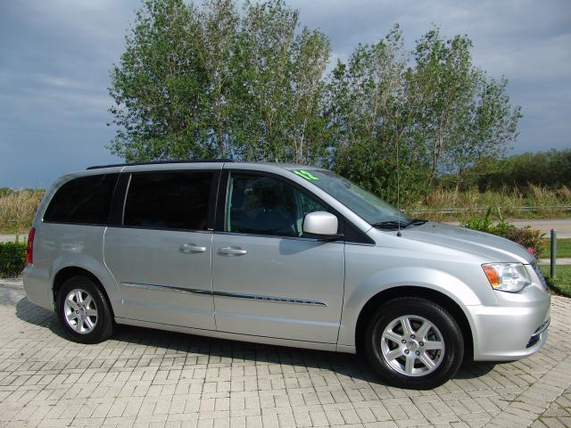 Chrysler Town and Country 2012 photo 5