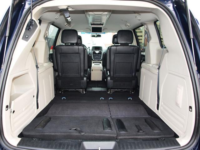 Chrysler Town and Country 2012 photo 4