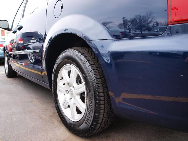 Chrysler Town and Country 2012 photo 5