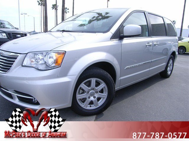 Chrysler Town and Country 2012 photo 5