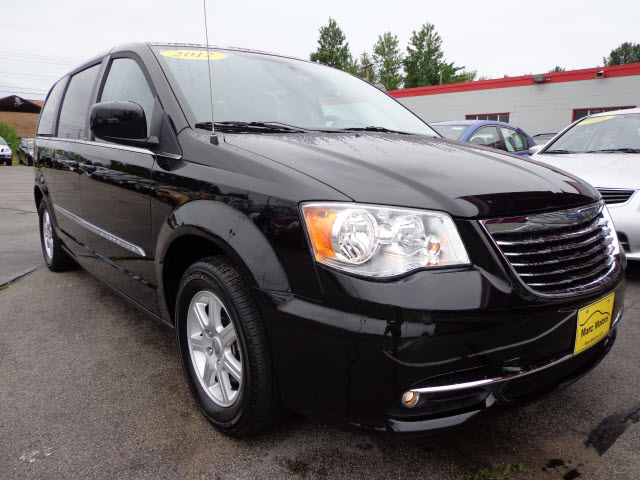 Chrysler Town and Country 2012 photo 4