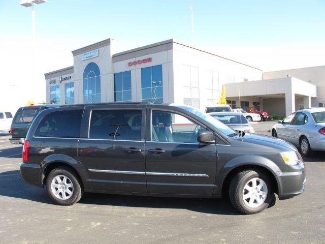 Chrysler Town and Country 2012 photo 5