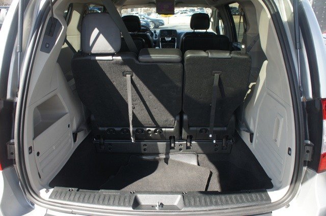 Chrysler Town and Country 2012 photo 4