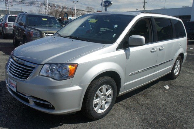 Chrysler Town and Country 2012 photo 5