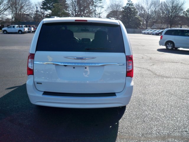 Chrysler Town and Country 2012 photo 4