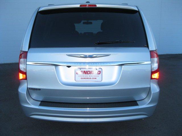 Chrysler Town and Country 2012 photo 4