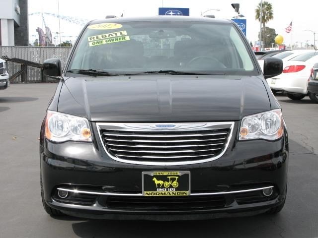 Chrysler Town and Country 2012 photo 4