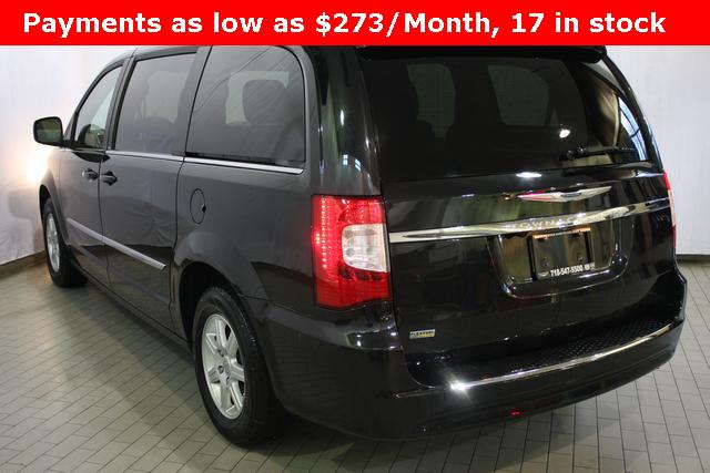 Chrysler Town and Country 2012 photo 2
