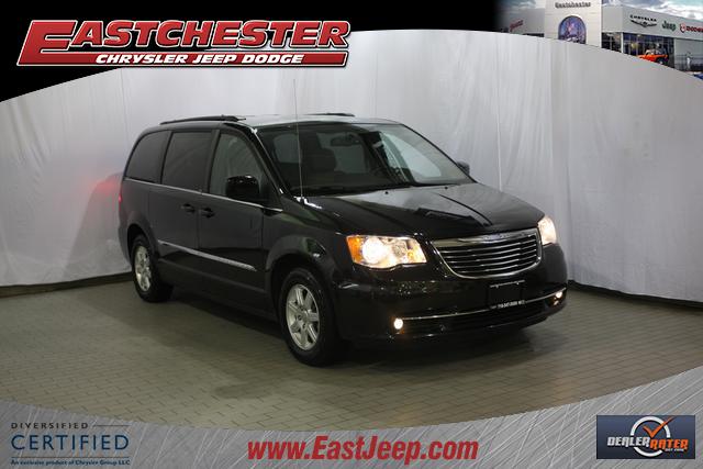 Chrysler Town and Country 2012 photo 5