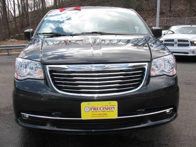 Chrysler Town and Country 2012 photo 4