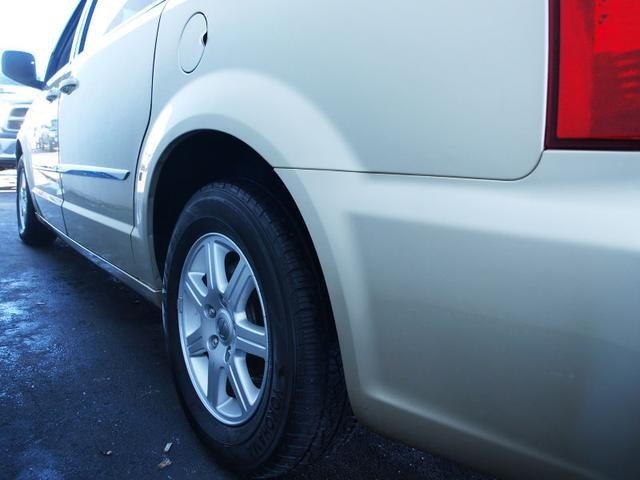 Chrysler Town and Country 2012 photo 3