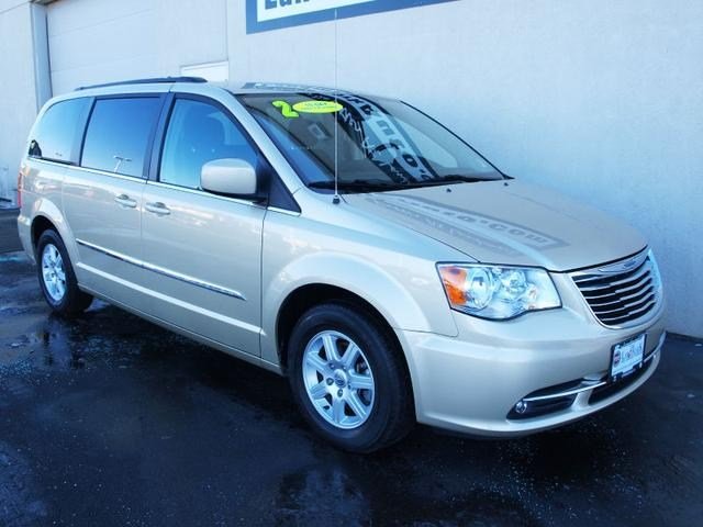 Chrysler Town and Country 2012 photo 5